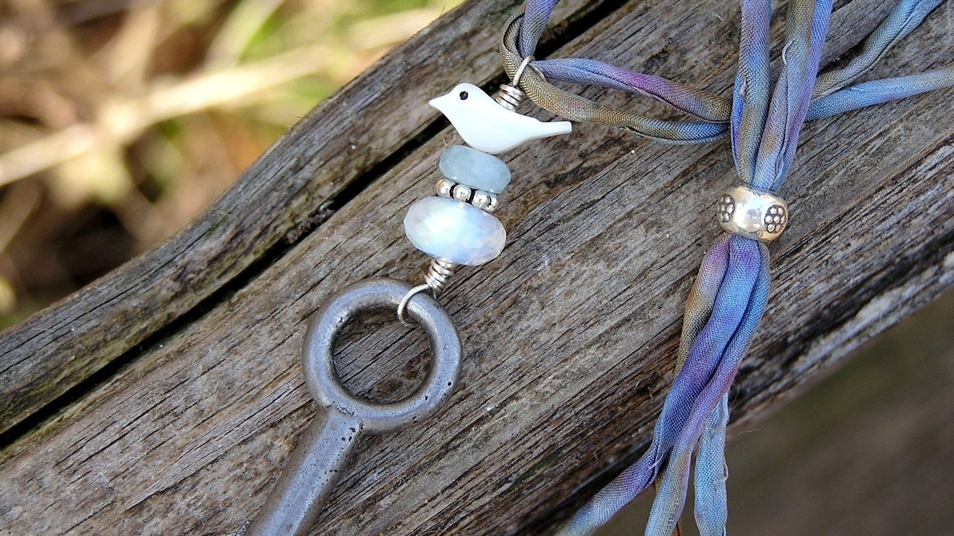 Брелок на ключе