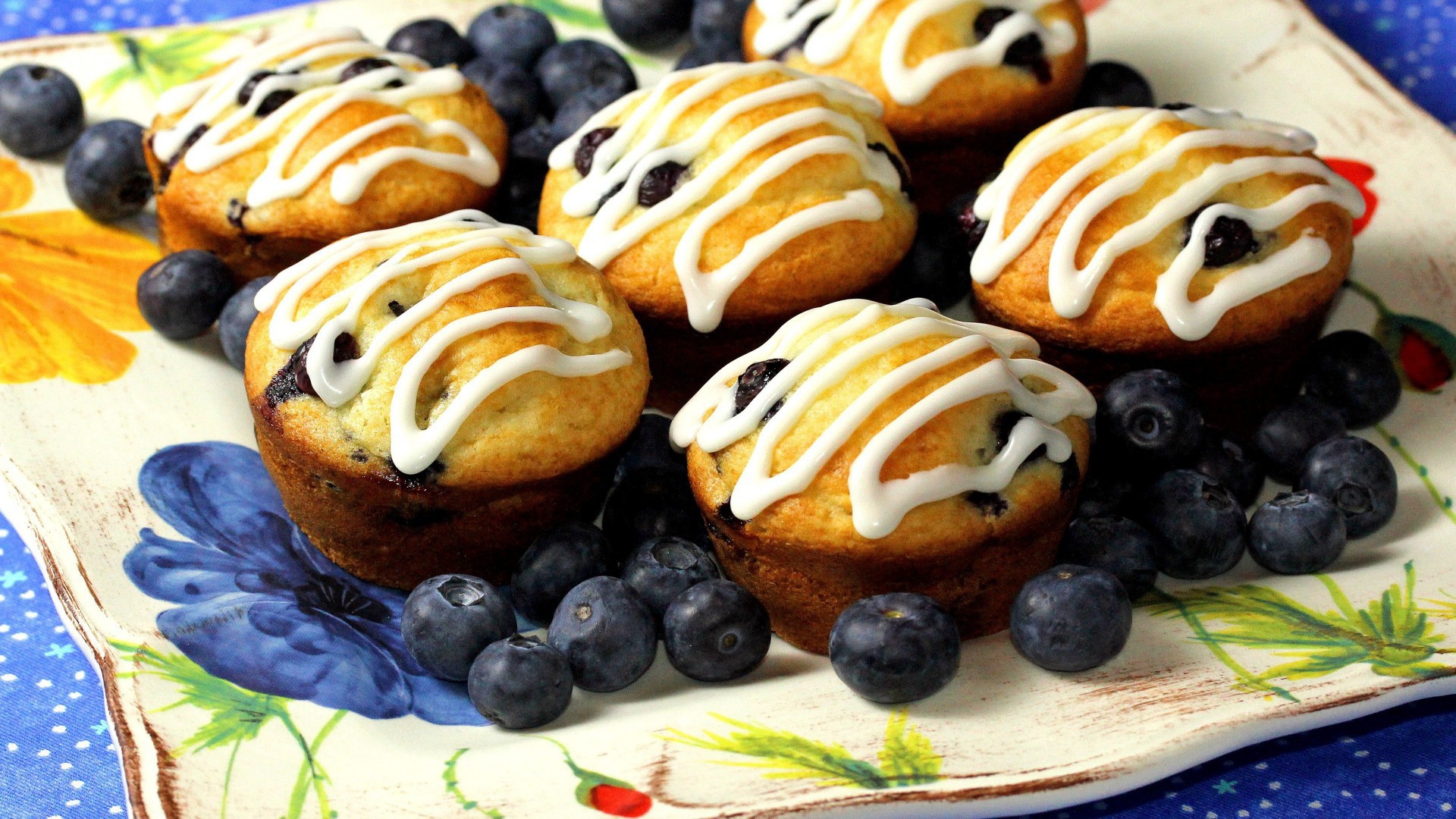 Кексы с черникой