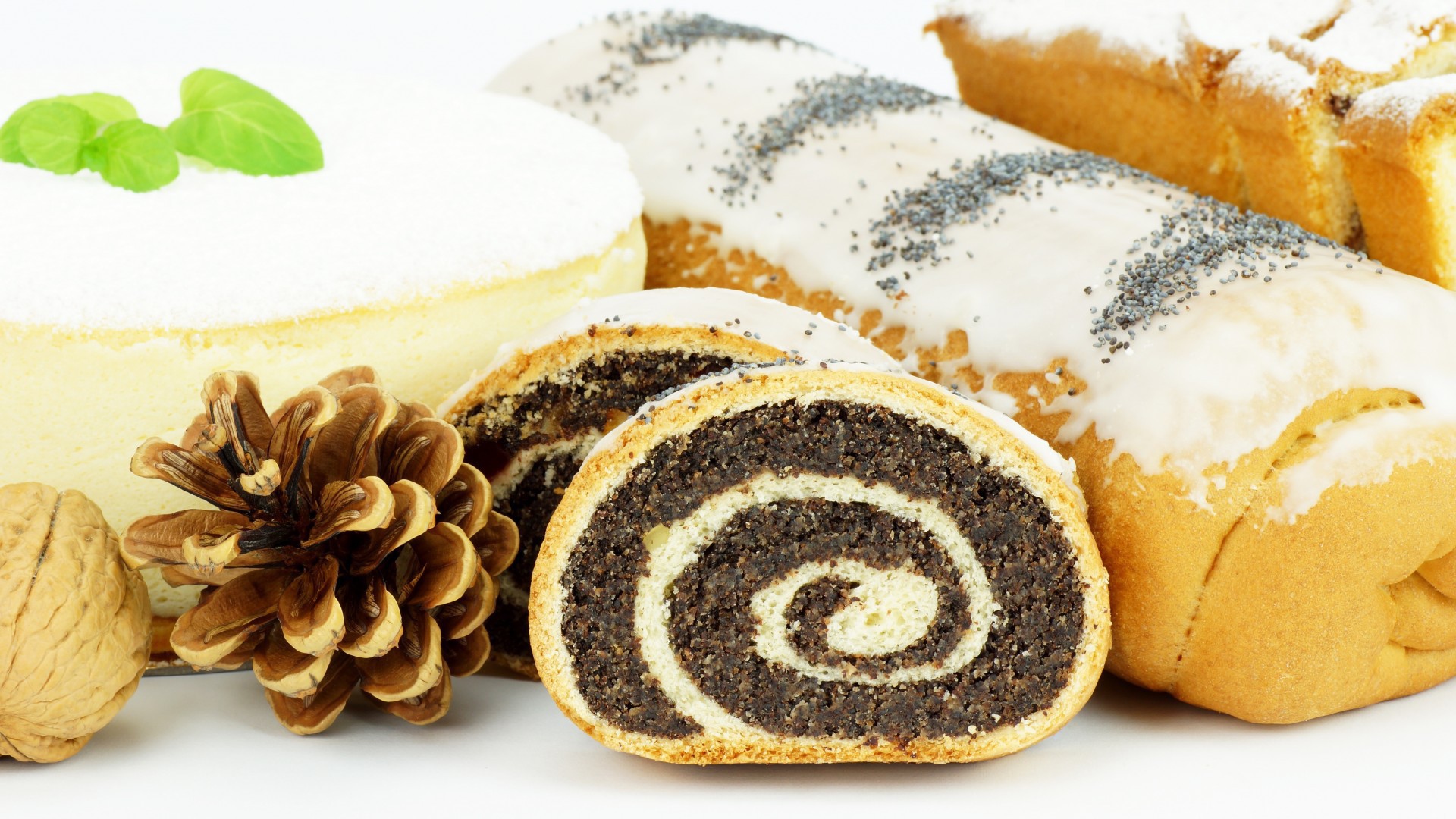 Сладкий рулет с маком