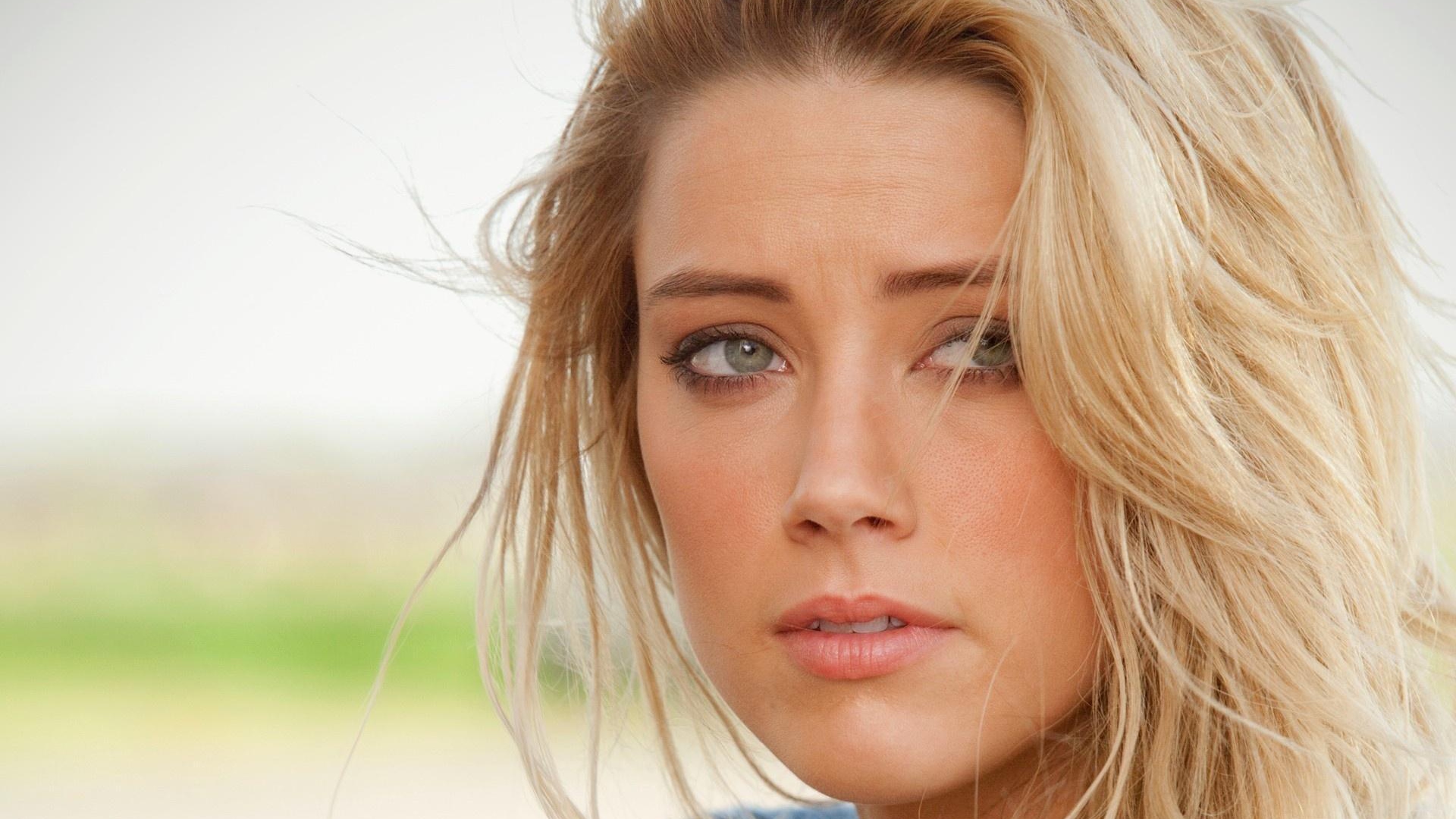 Очаровательная актриса Эмбер Хёрд