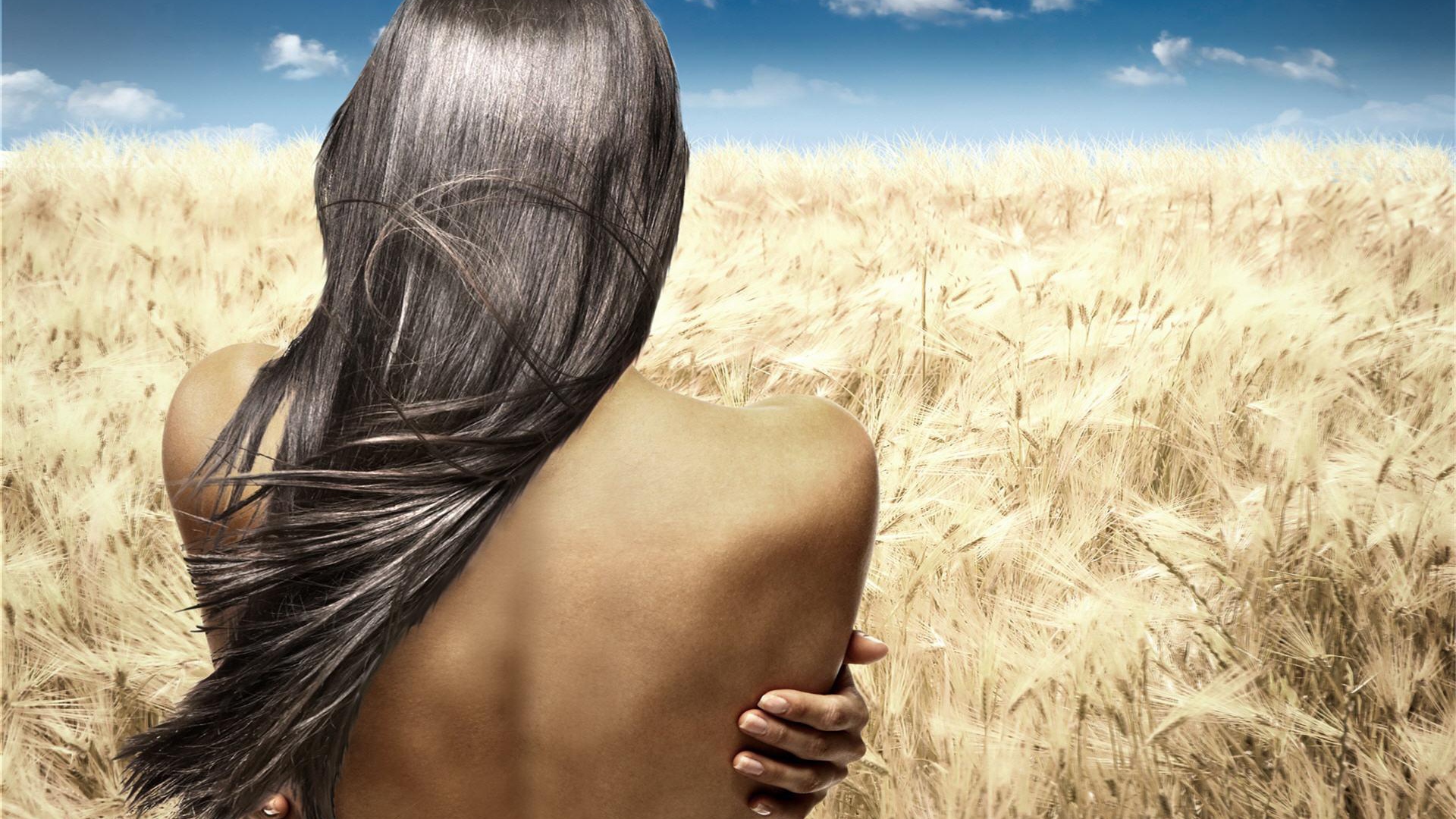 Девушка в ржаном поле