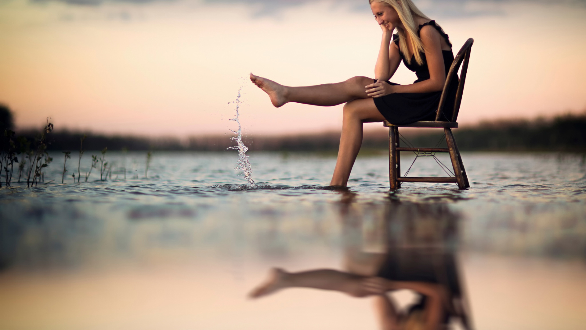 Девушка промочила ноги