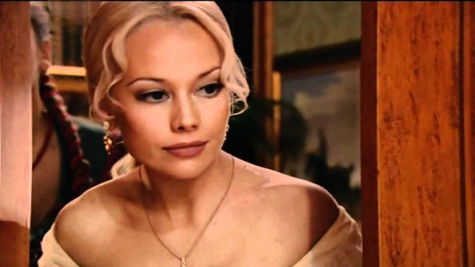 Очаровательная модель Елена Корикова