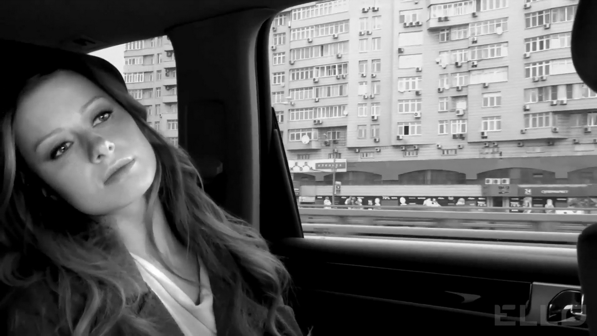 Красивая Юлия Савичева