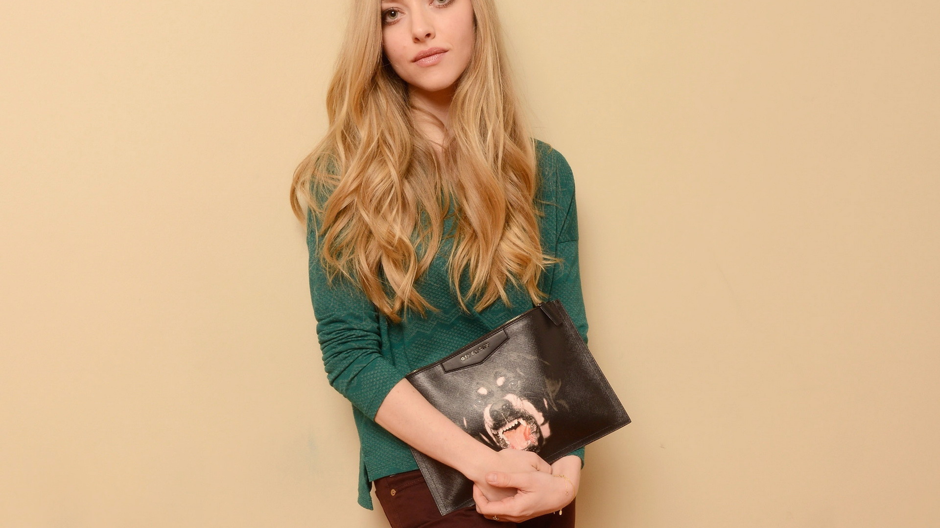 Популярная актриса Аманда Сайфред