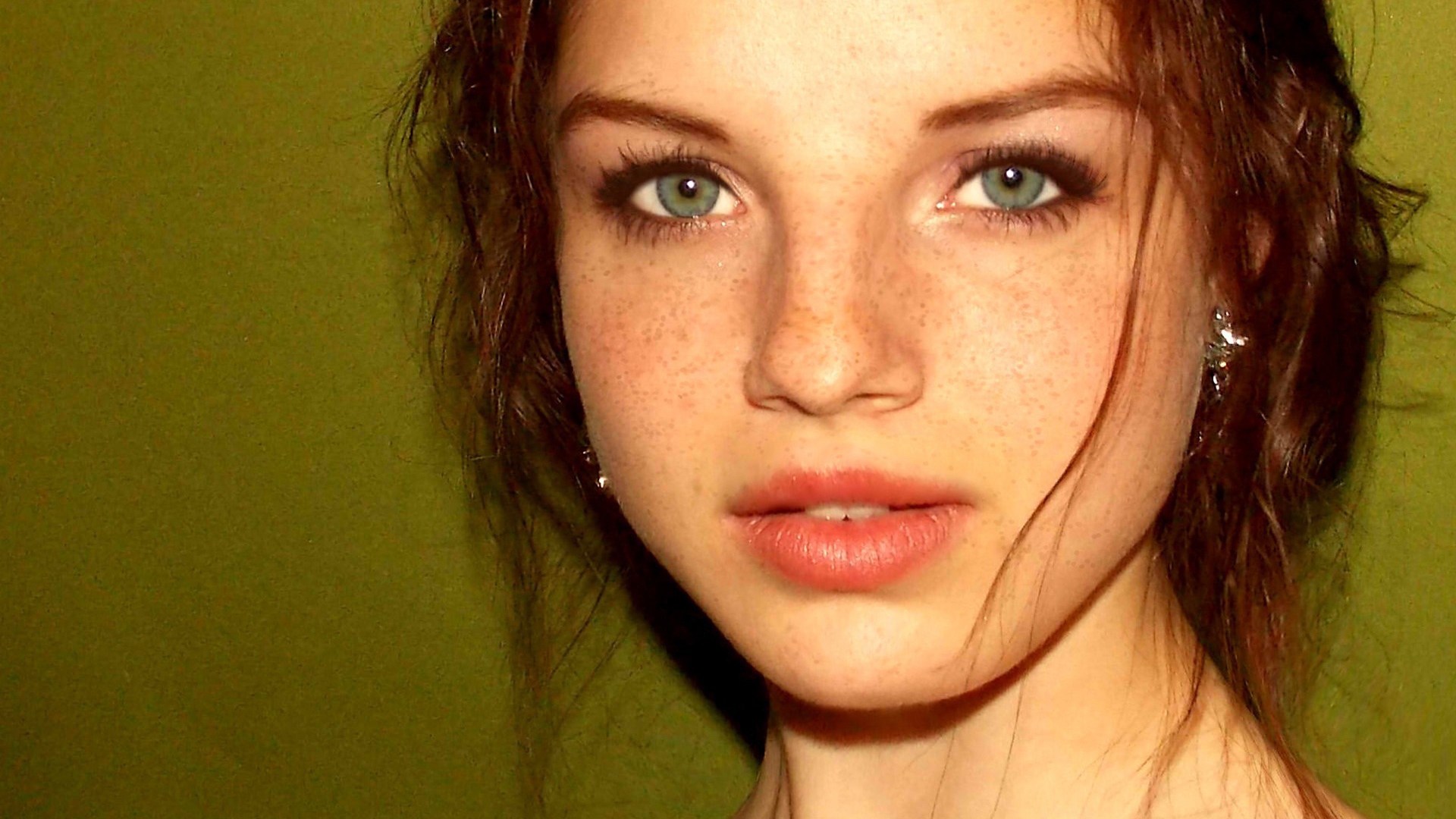 Рыжая девушка