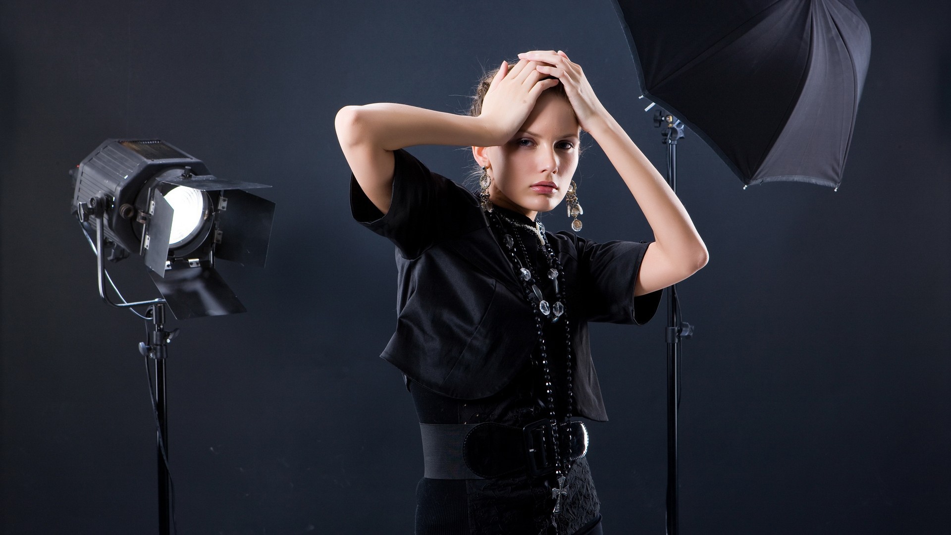 Девушка в фото салоне