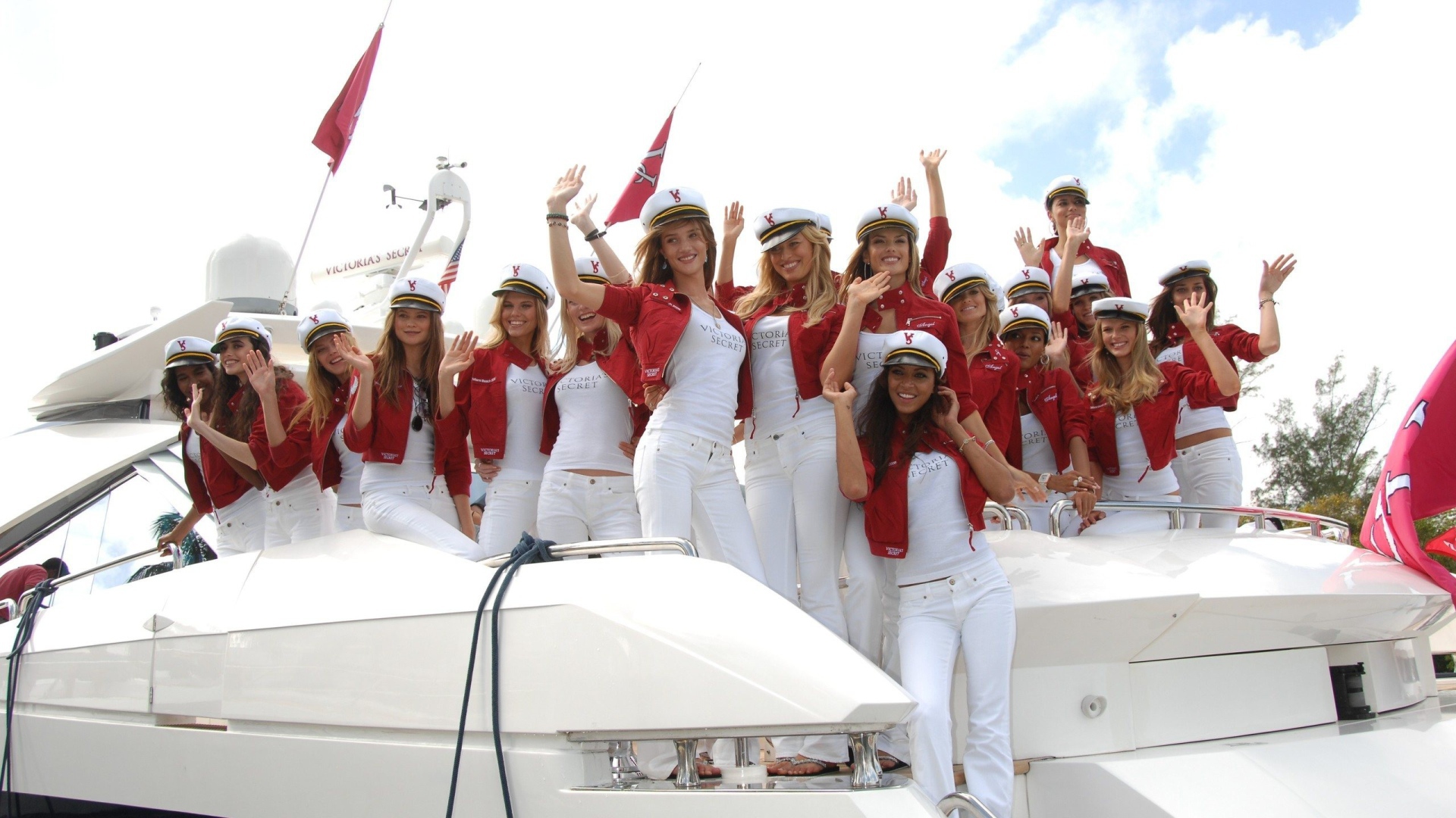 Групповое фото актрис