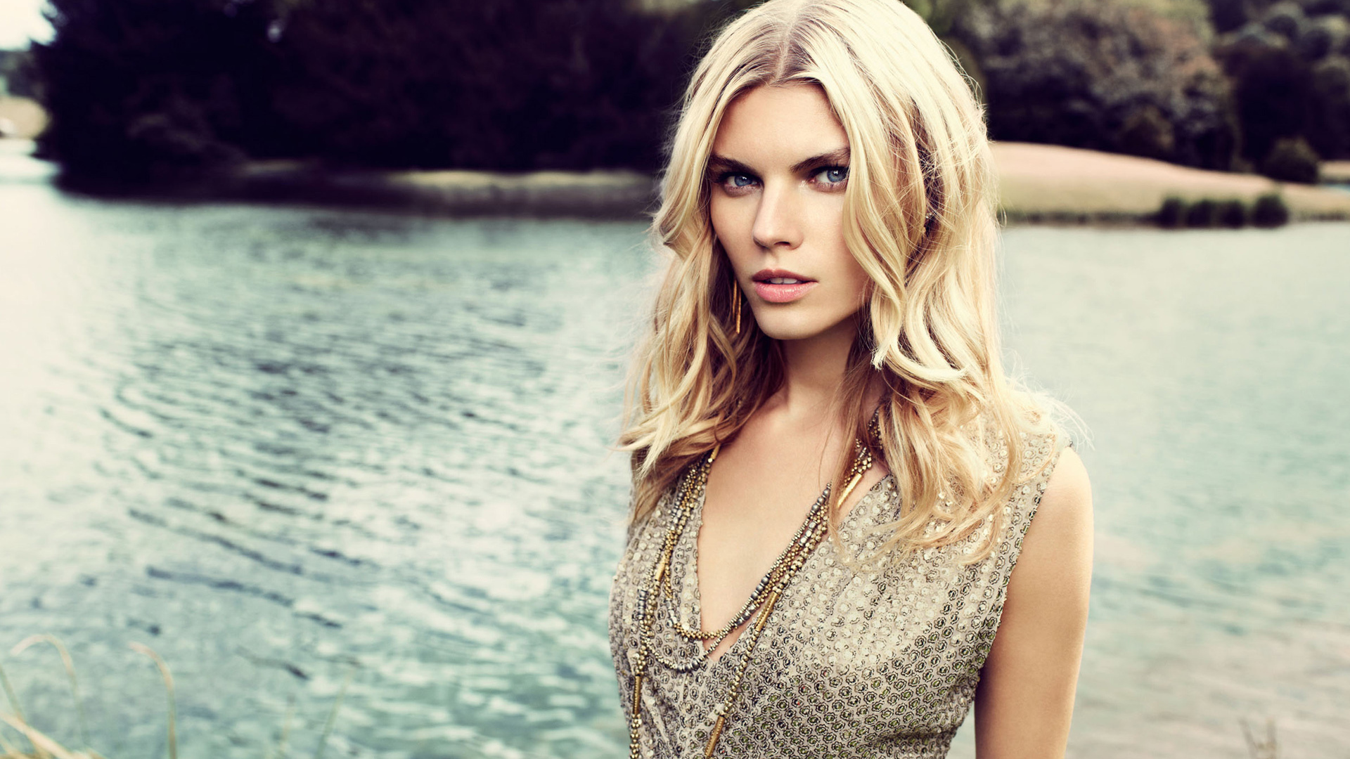 Красивая актриса Марина Линчук