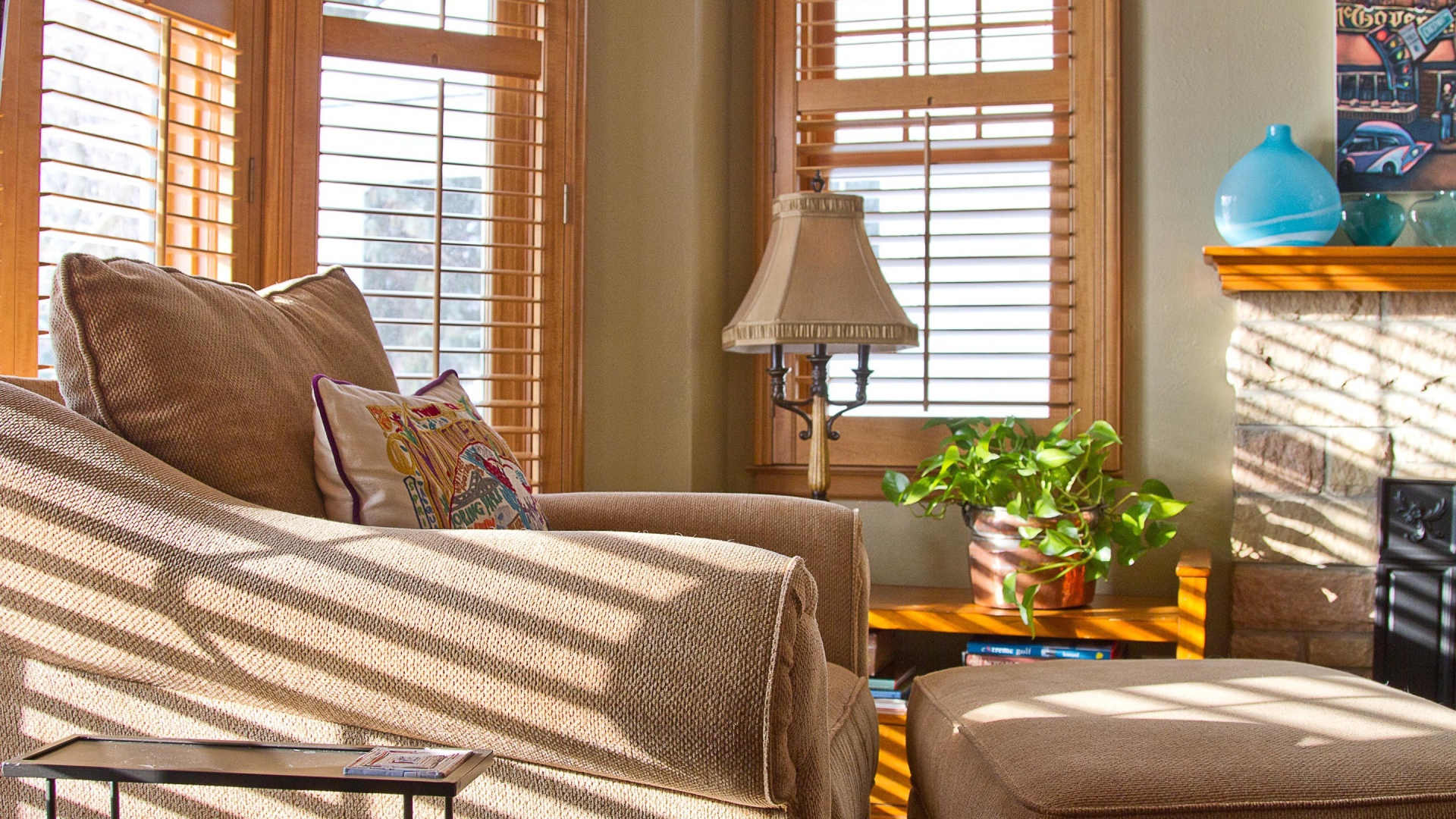 Дизайн комнаты с камином