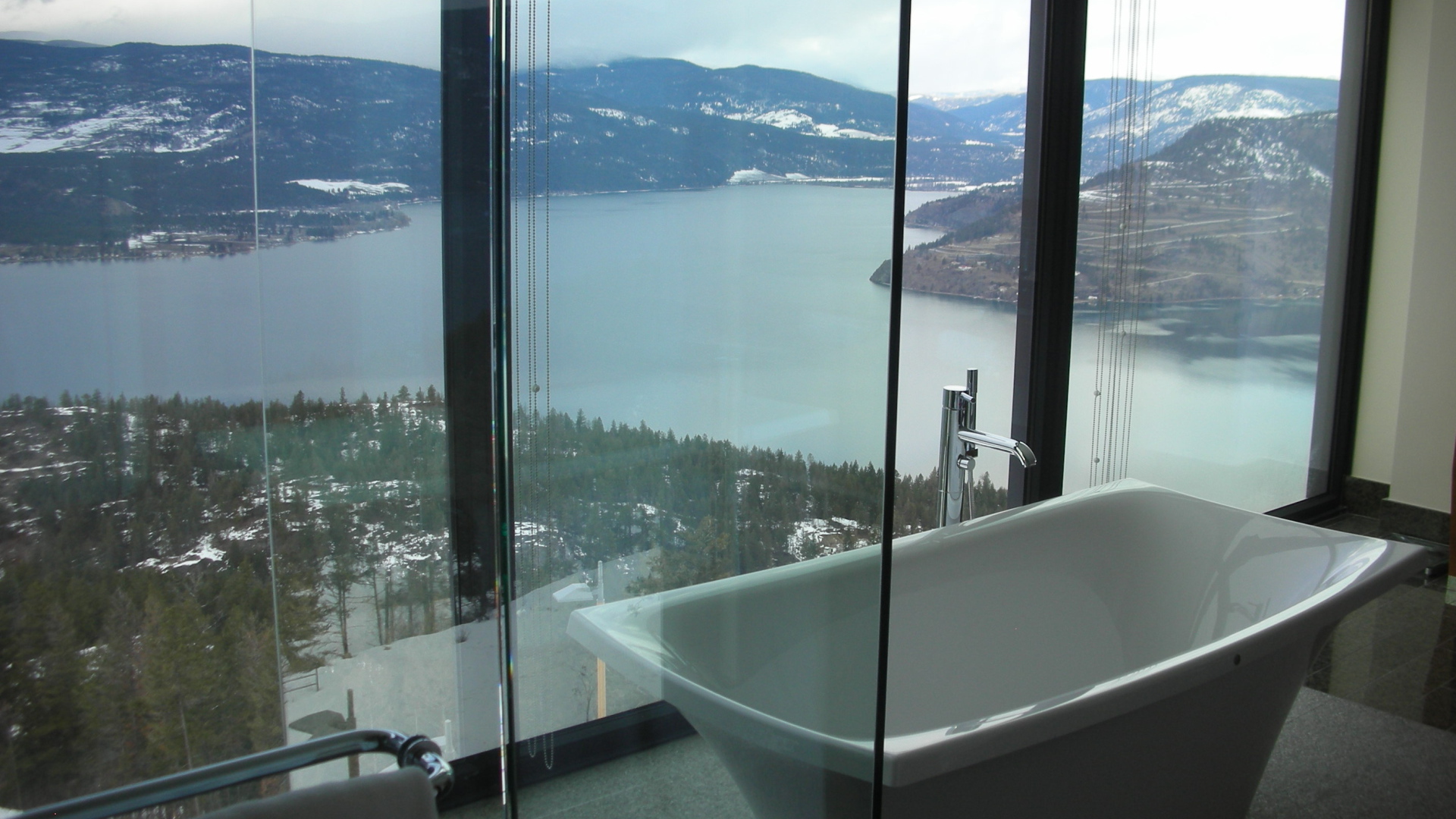 Застеклённая ванна