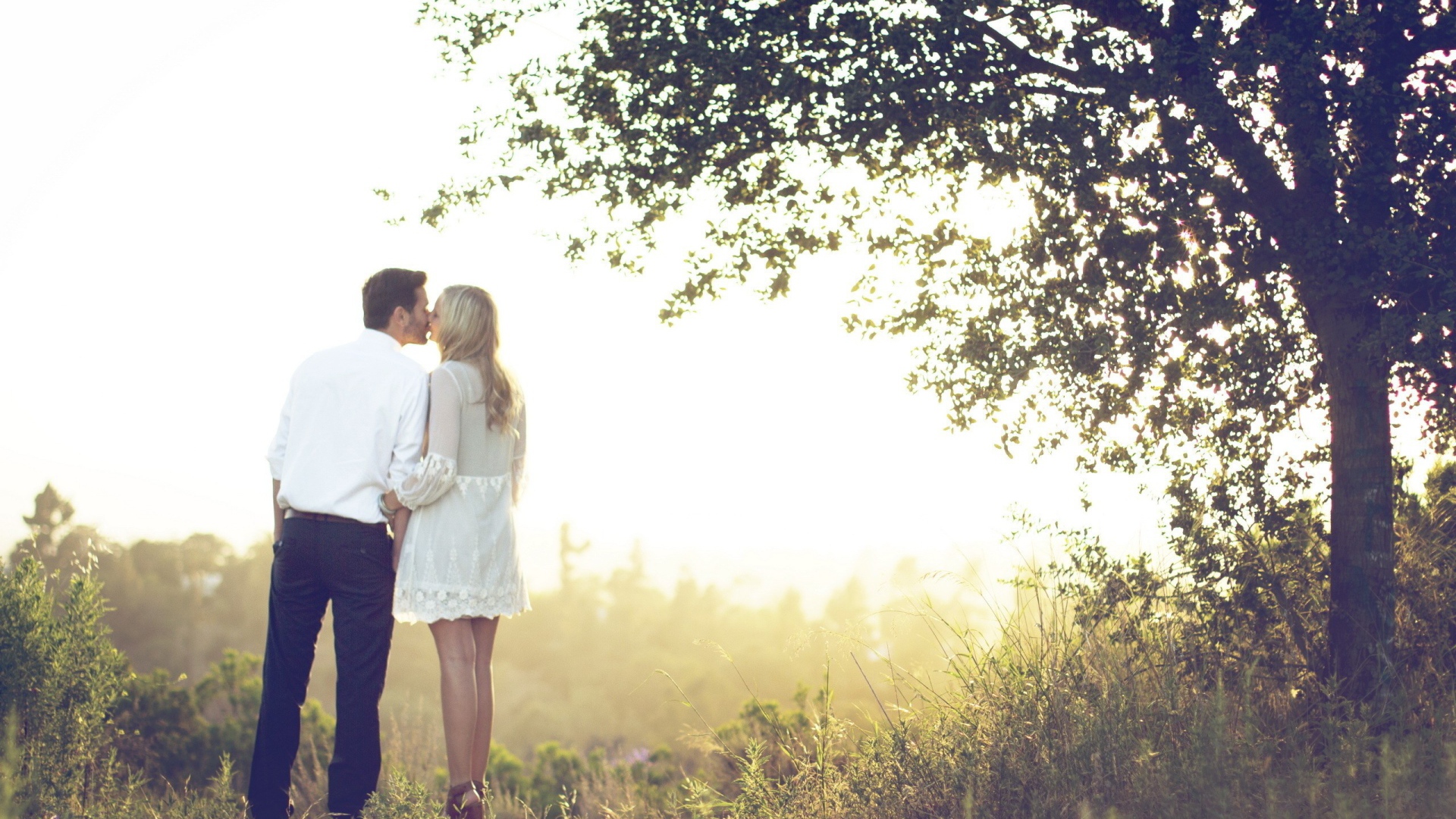 Поцелуй на природе