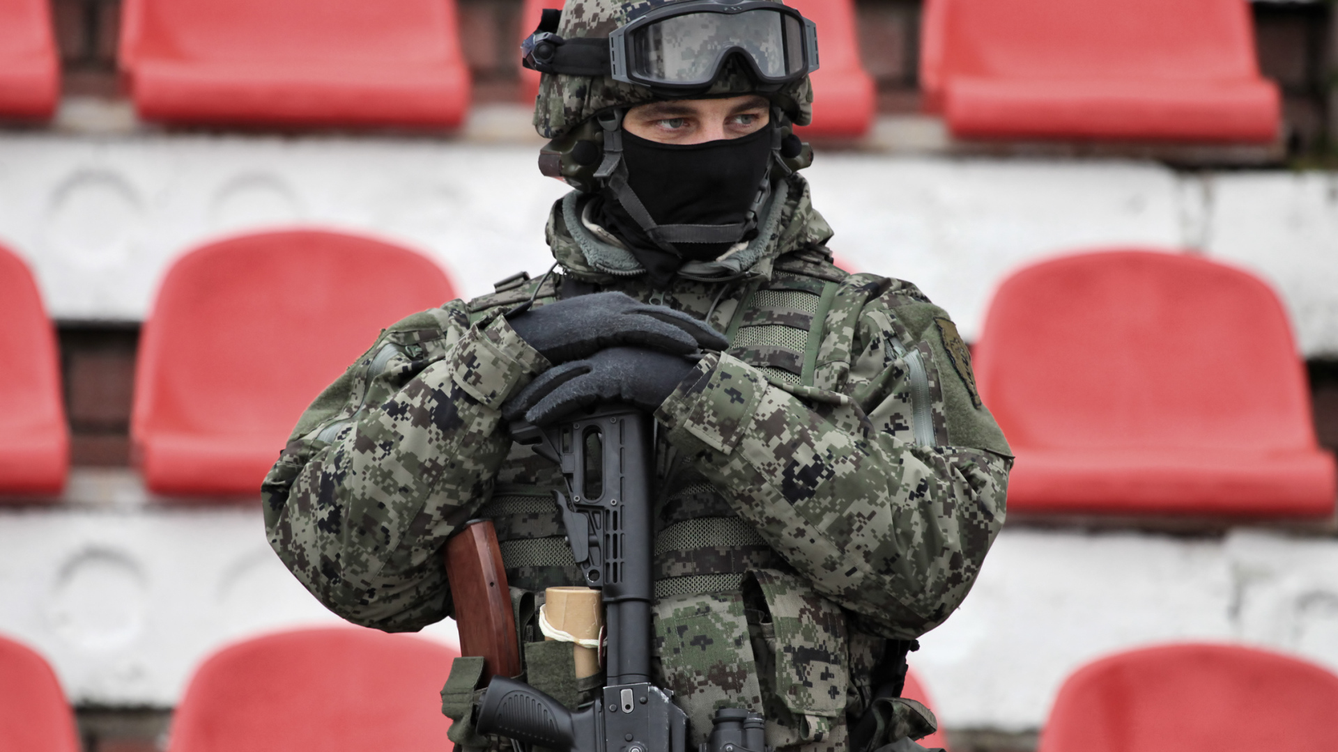 Спецназовец на стадионе