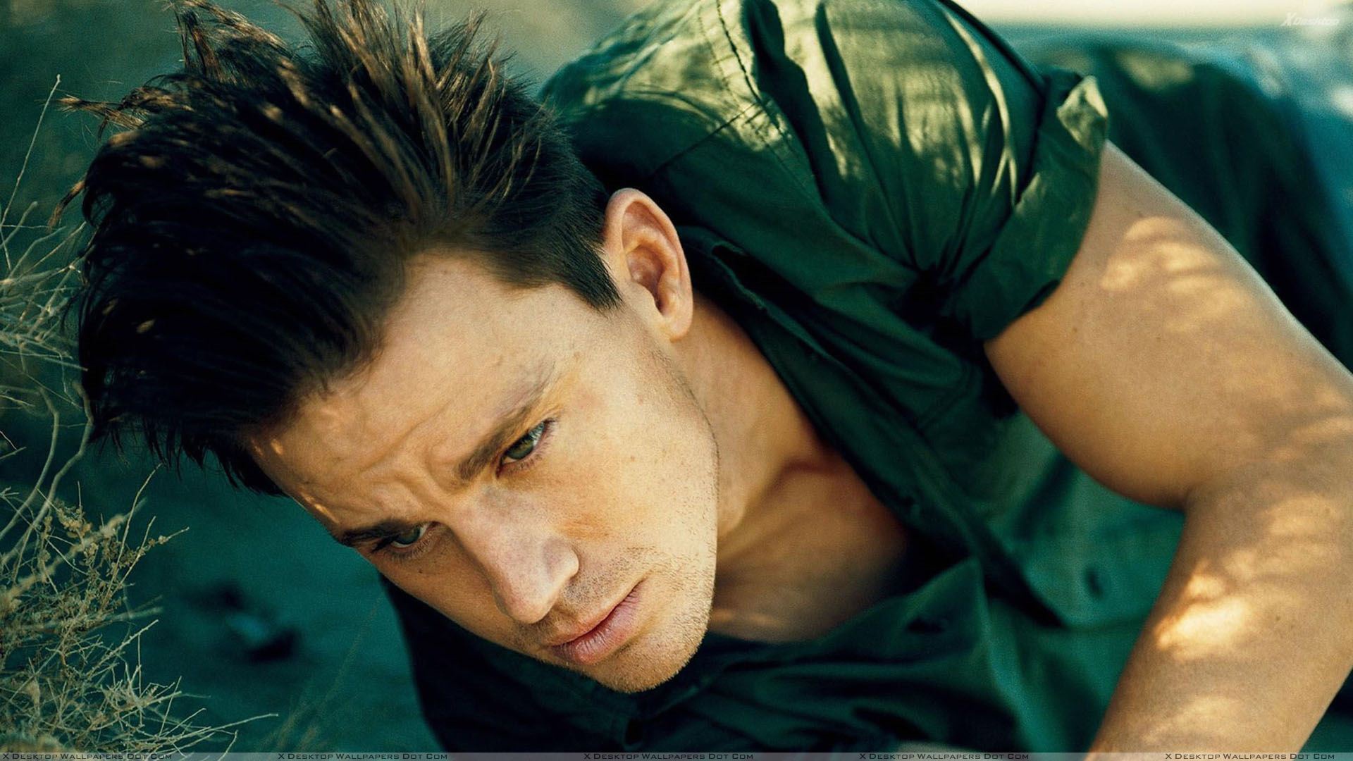 Ченнинг Татум в черной рубашке