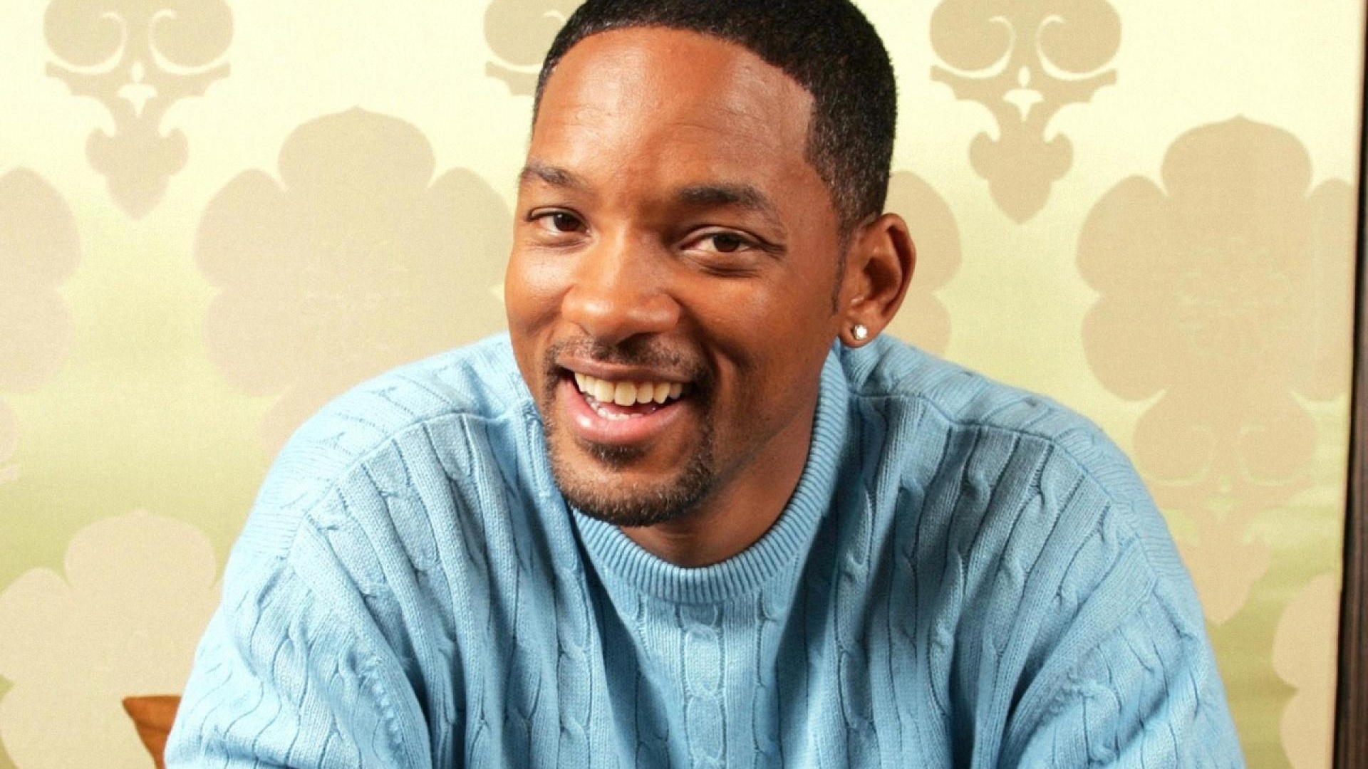 Уилл Смит в синем свитере