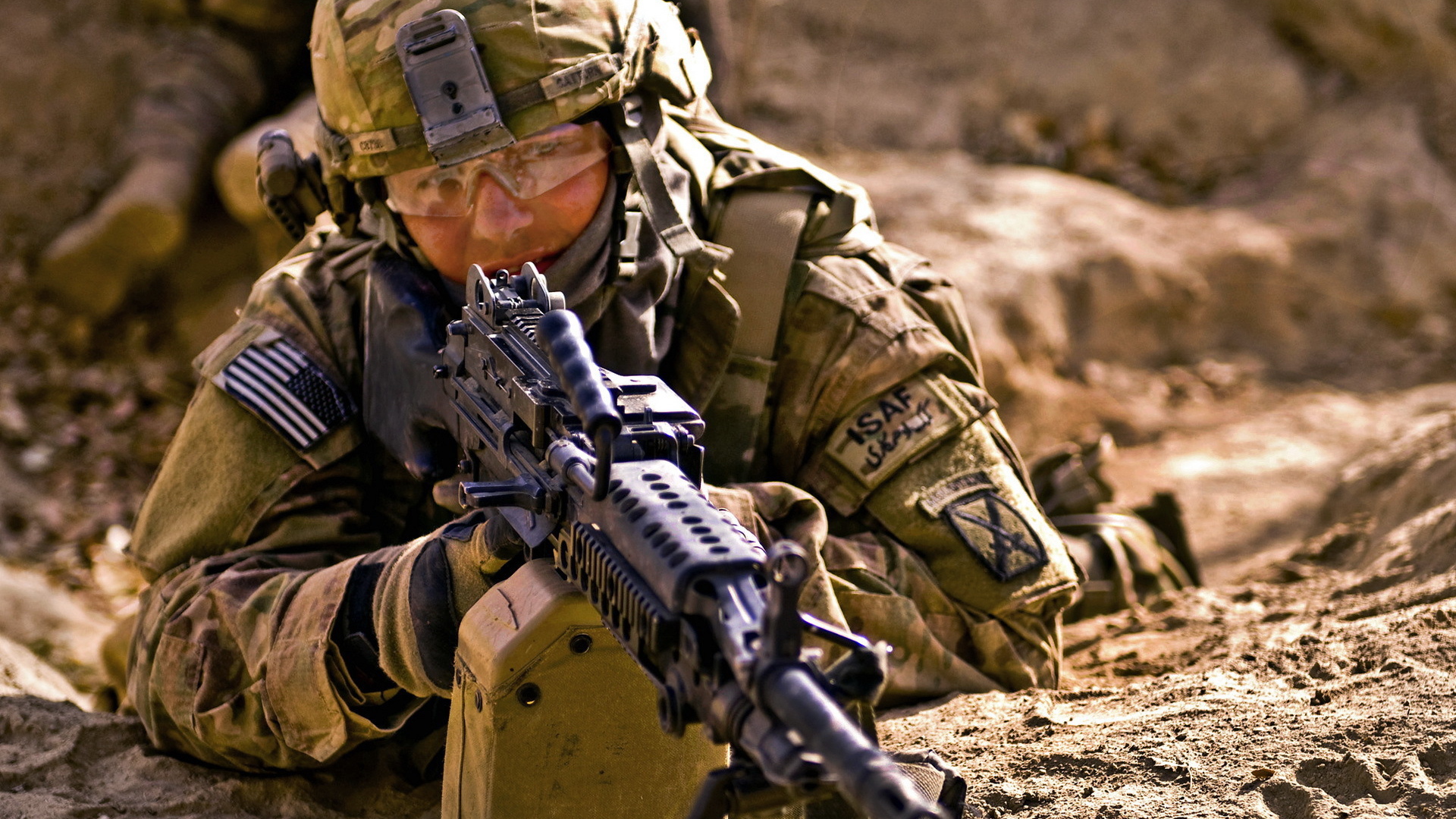 Солдат с пулеметом