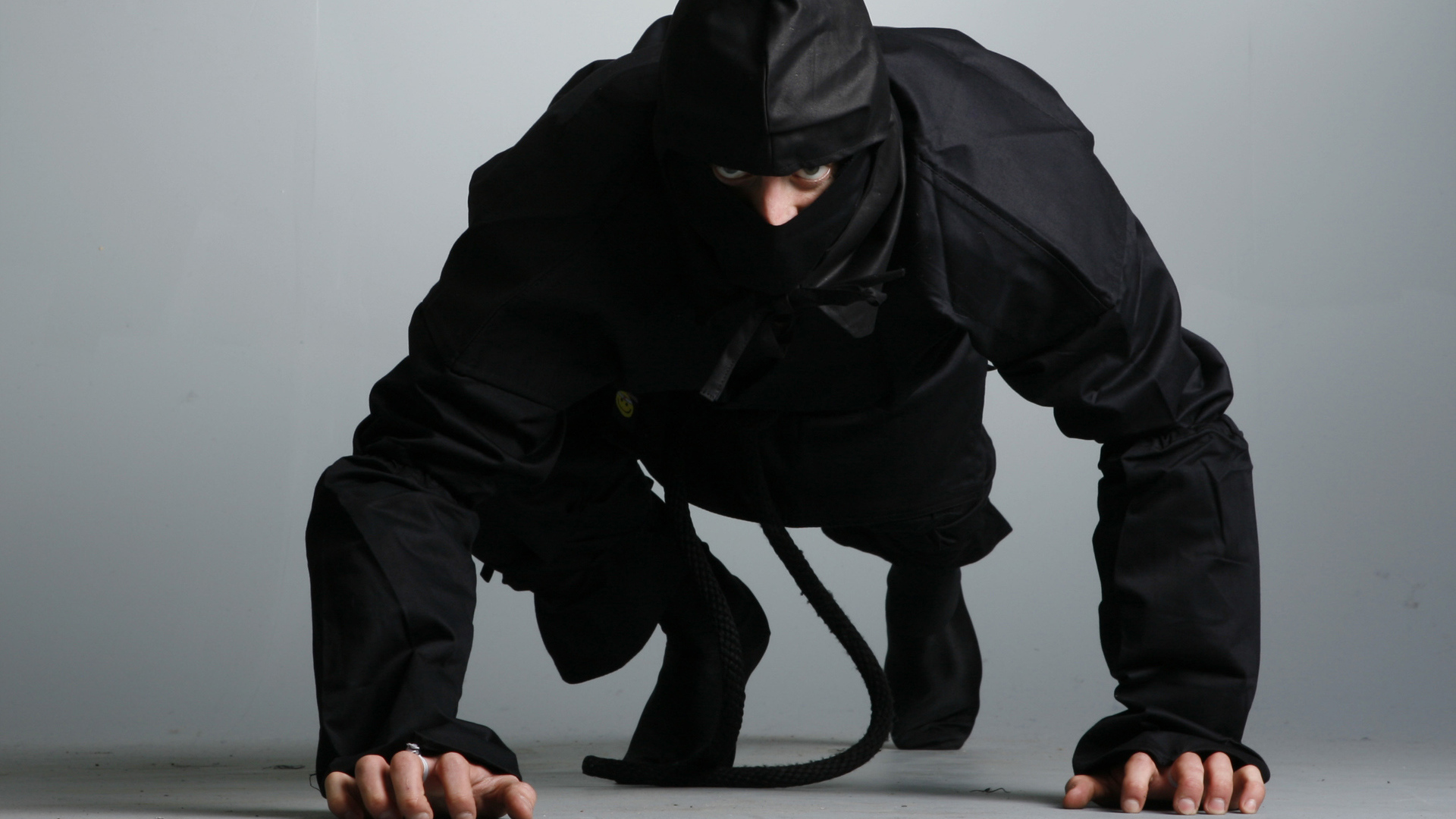 Ниндзя в боевой стойке