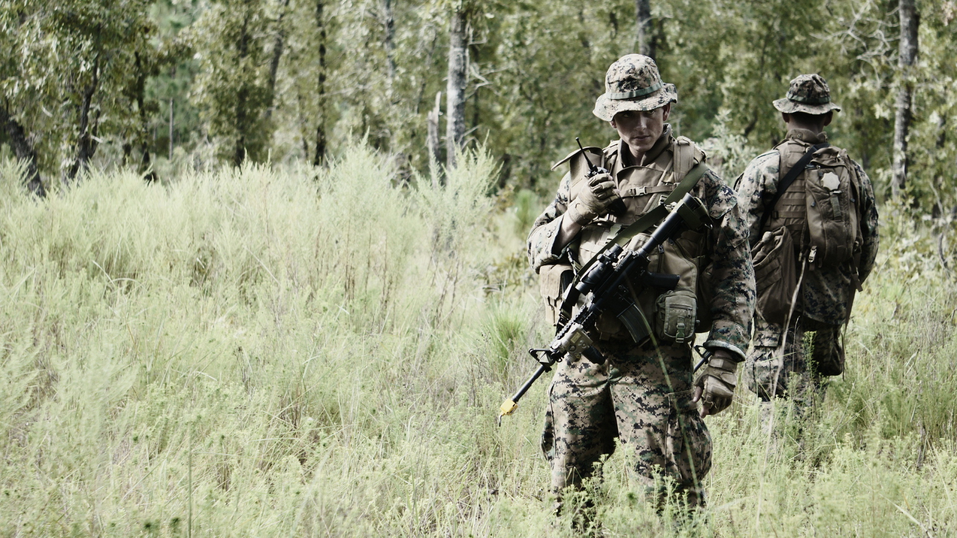 Солдаты в боевой обстановке