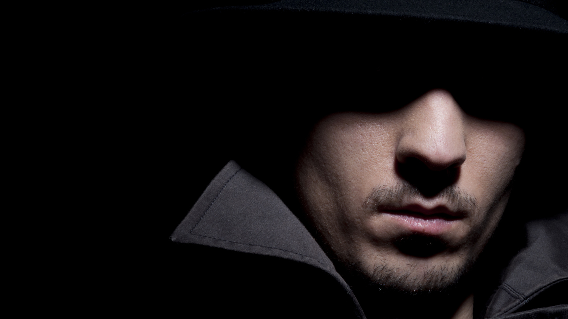 Мужчина в тени