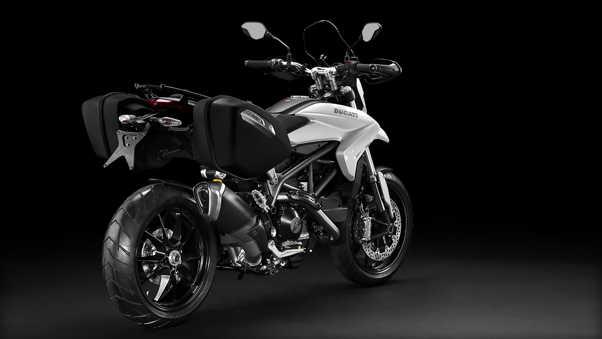 Красивый мотоцикл Ducati Hyperstrada