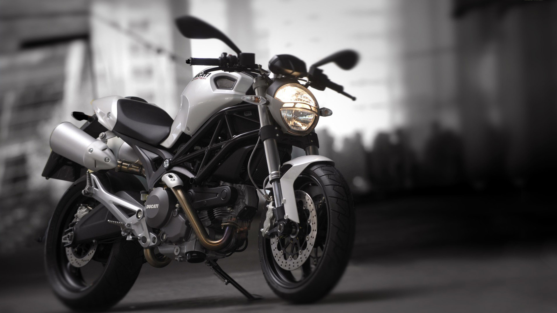 Красивый мотоцикл Ducati Monster 1200