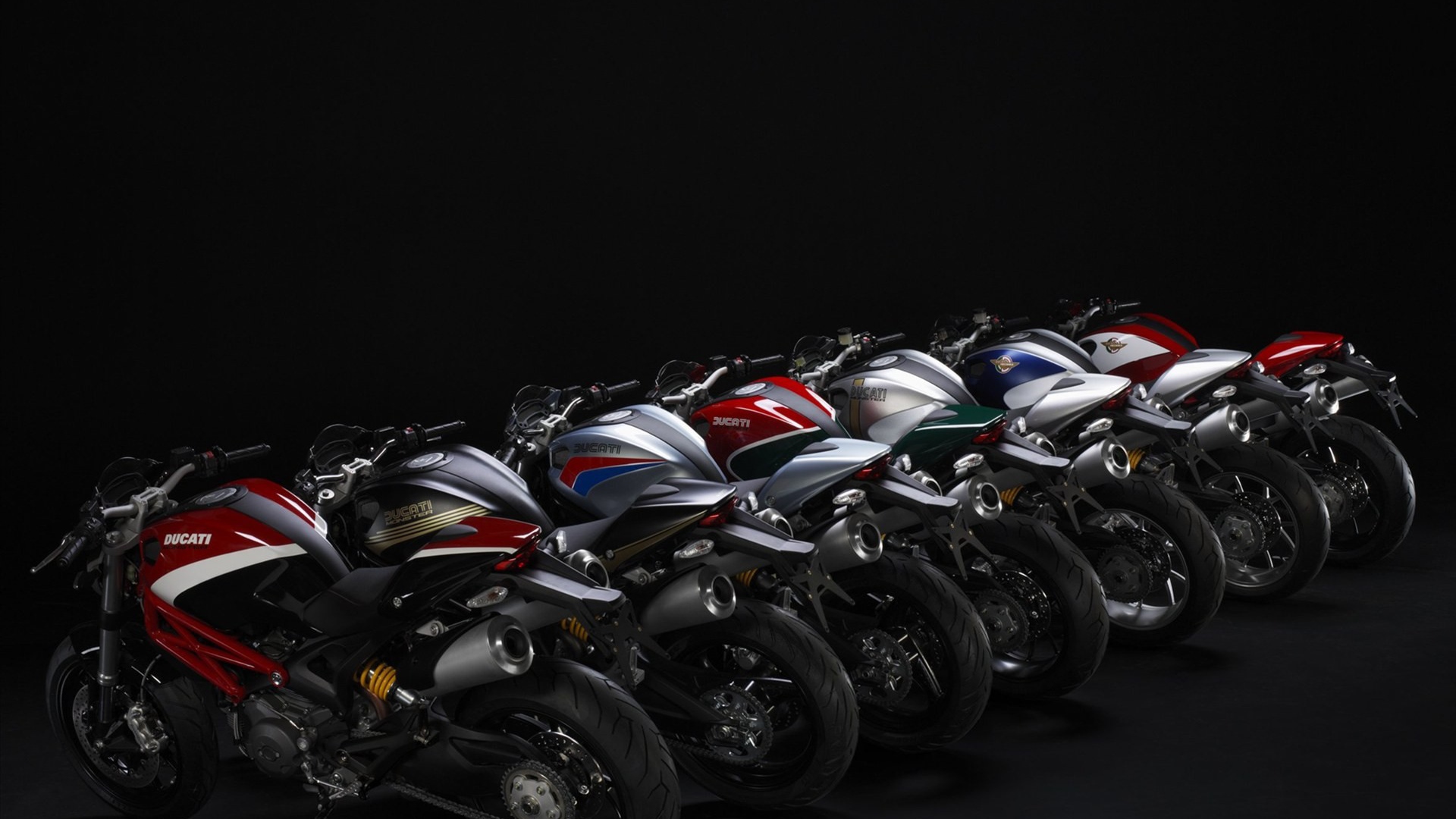 Красивый мотоцикл Ducati Monster Diesel