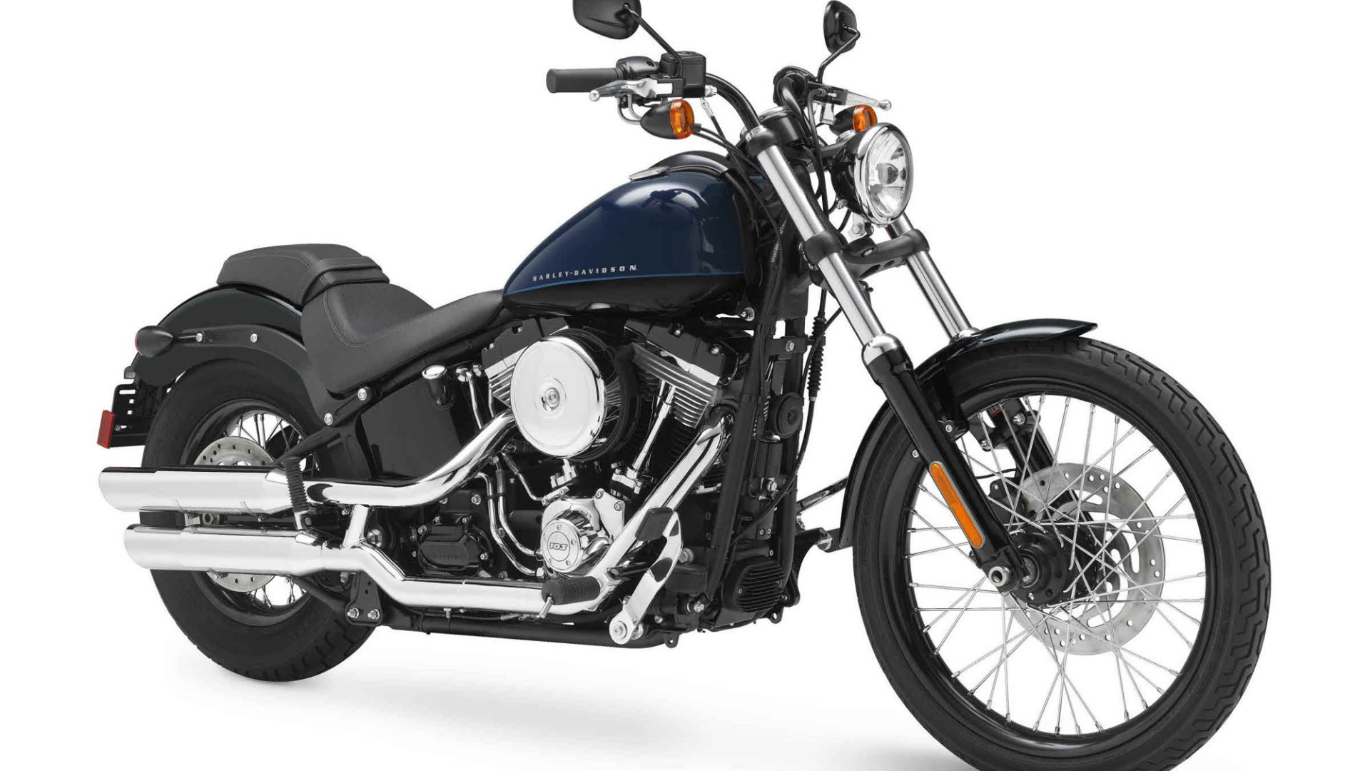 Красивый мотоцикл Harley-Davidson Softail Blackline