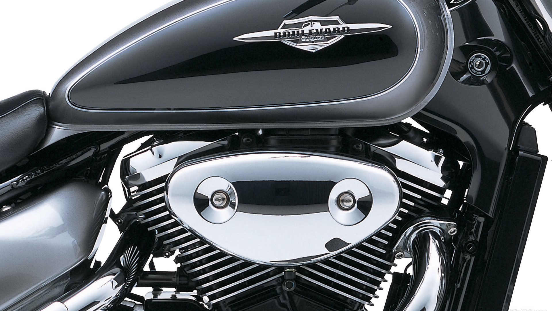 Красивый мотоцикл Suzuki Intruder C800C