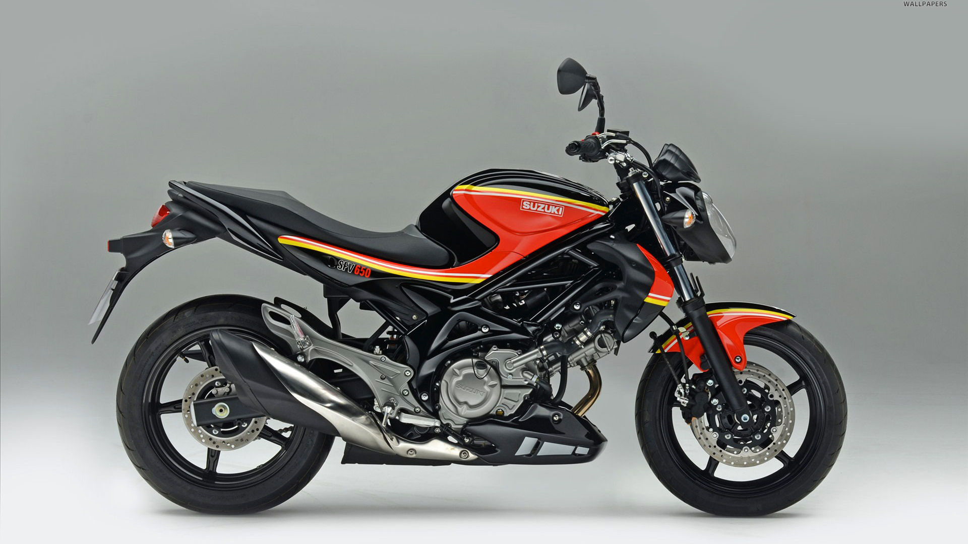 Красивый мотоцикл Suzuki SFV 650