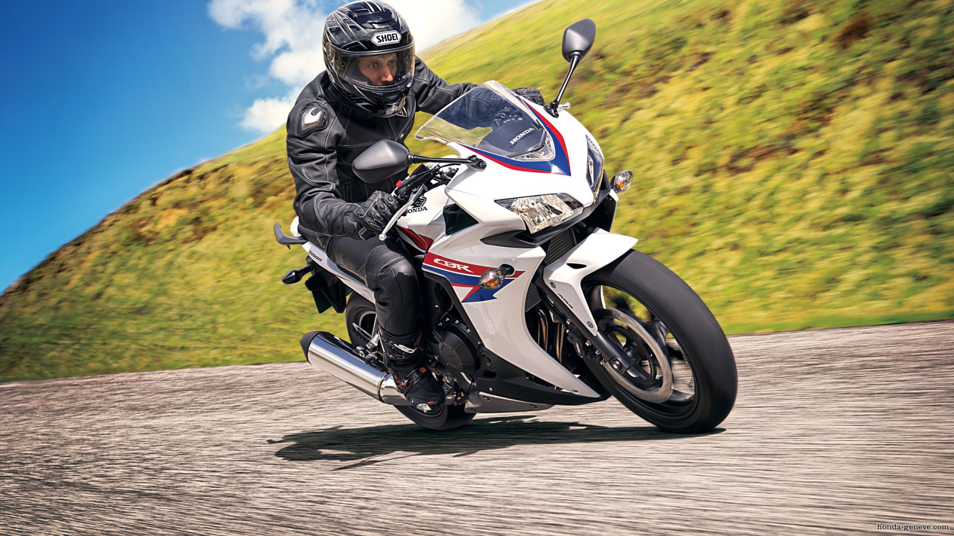 Красивый мотоцикл в москве Honda CBR 500 R