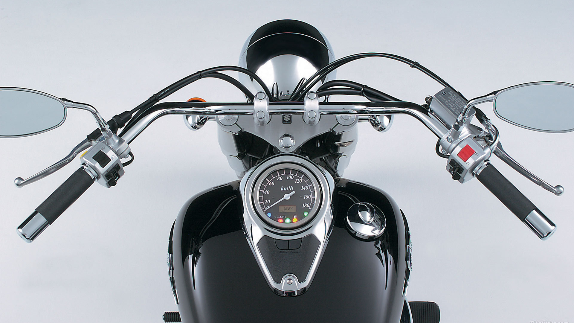 Красивый мотоцикл в москве Suzuki  Intruder C800C