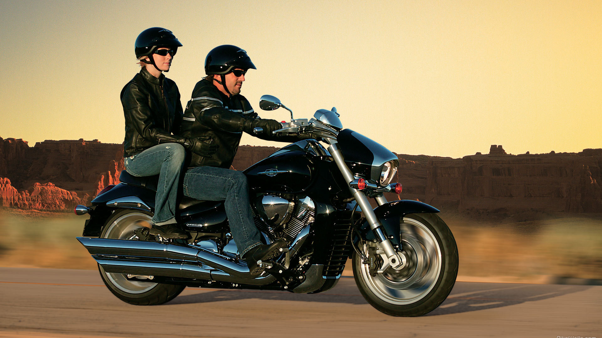 Красивый мотоцикл в москве Suzuki  Intruder M1800 R