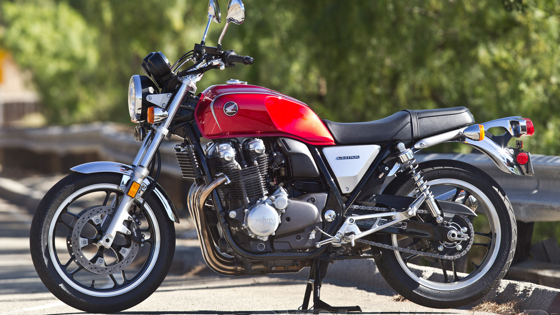 Быстрый мотоцикл Honda CB 1100