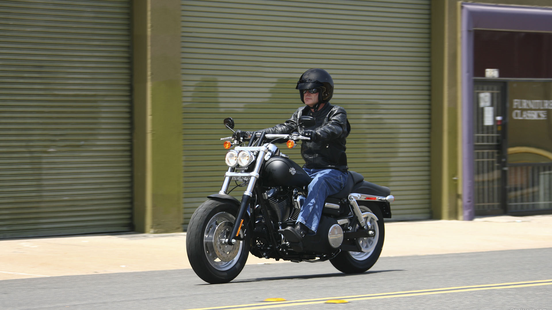 Быстрый мотоцикл Harley-Davidson Dyna Fat Bob