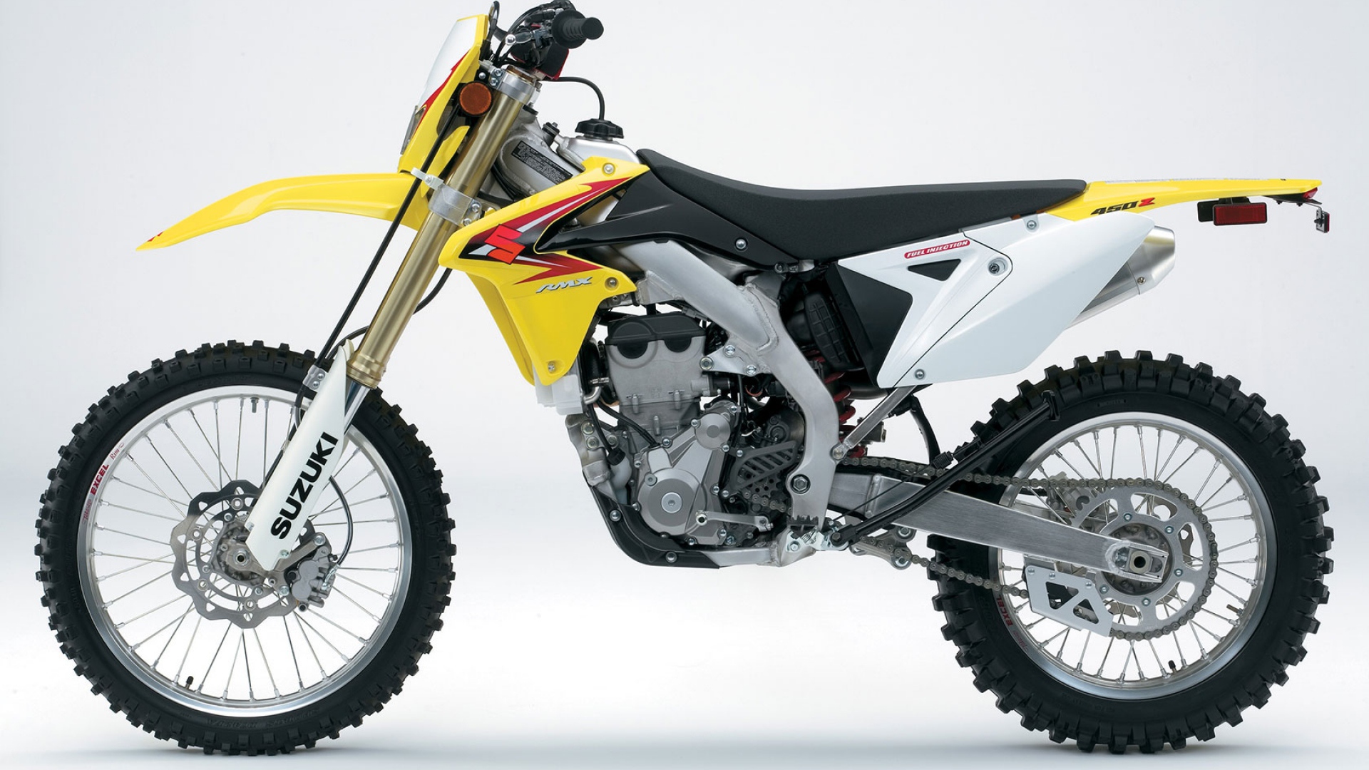 Быстрый мотоцикл Suzuki RMX 450 Z
