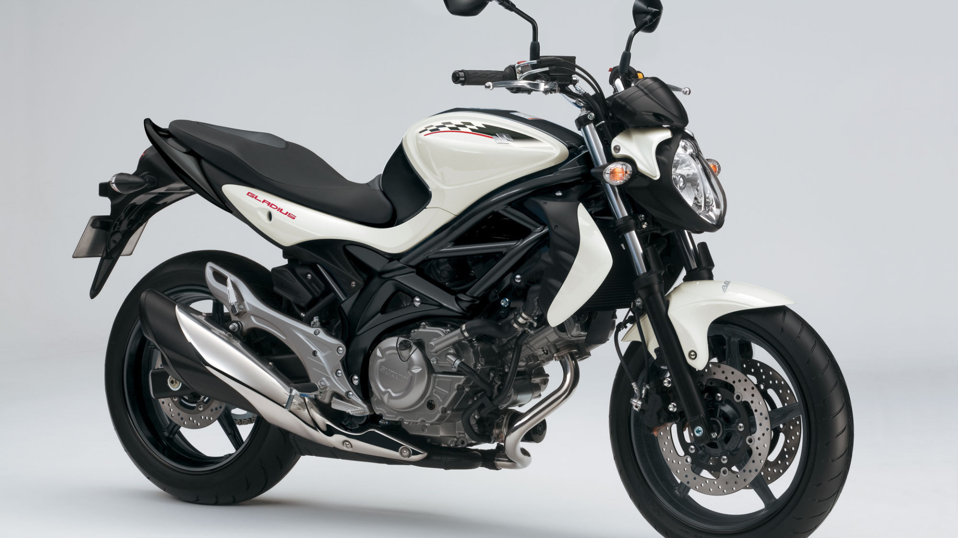 Быстрый мотоцикл Suzuki SFV 650