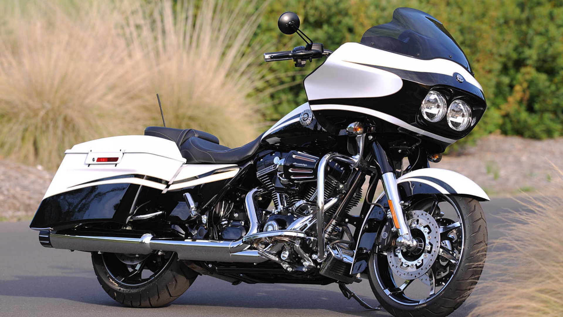 Невероятный мотоцикл Harley-Davidson CVO Road Glide Custom