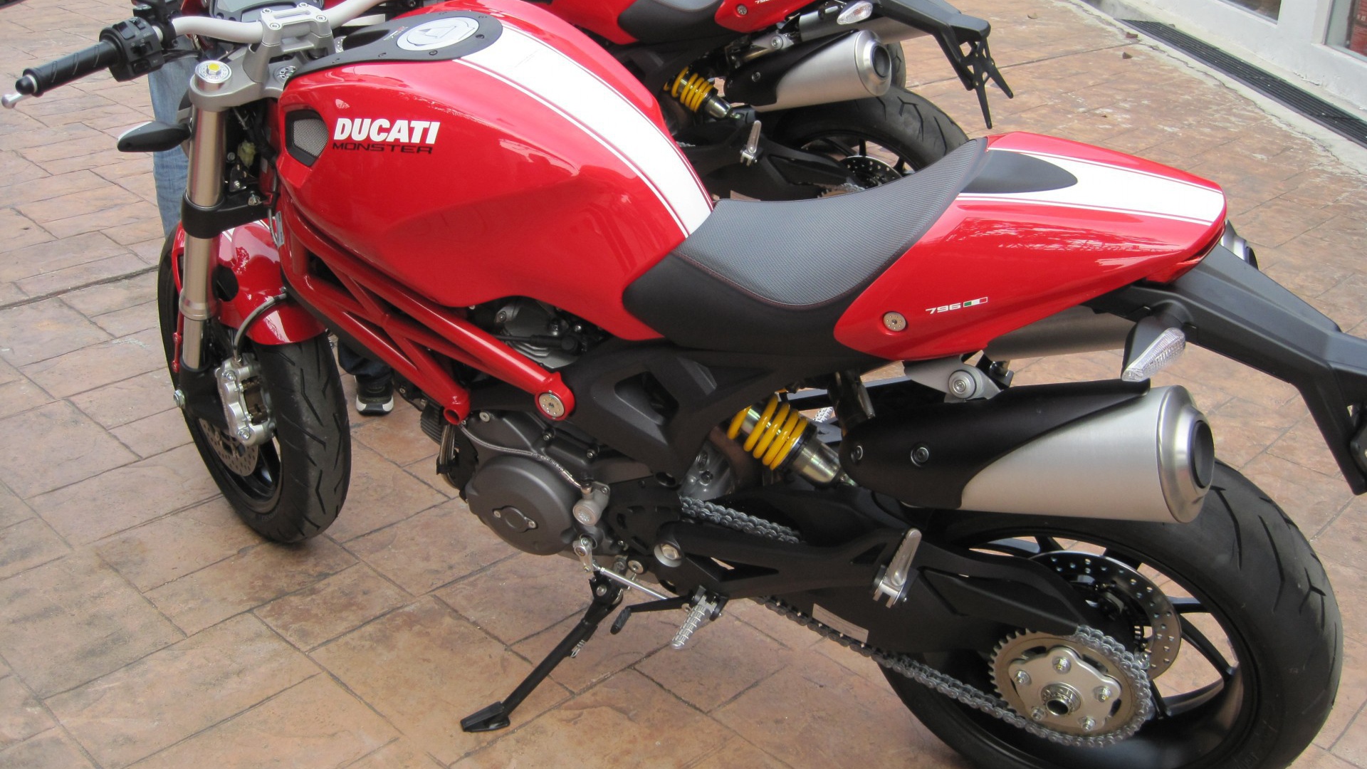 Невероятно быстрый мотоцикл Ducati Monster 796 Corse Stripe
