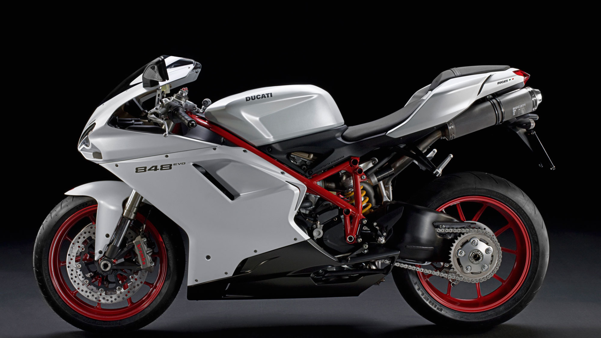 Новый мотоцикл на дороге Ducati Superbike 848 Evo