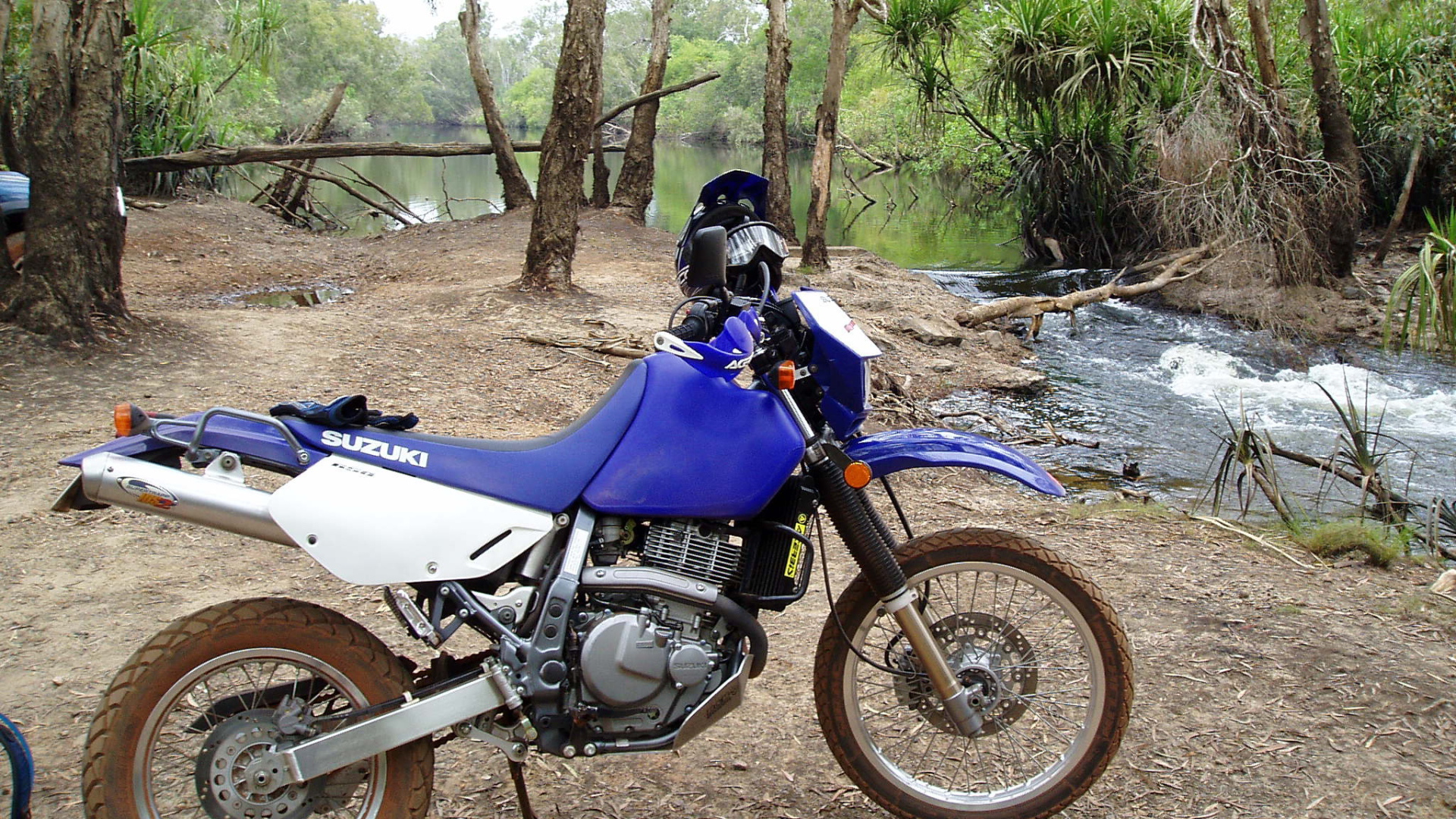 Новый надежный мотоцикл Suzuki DR 650 SE