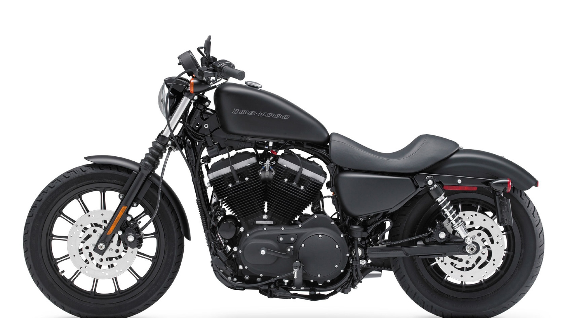 Популярный мотоцикл Harley-Davidson XL 883N Sportster Iron
