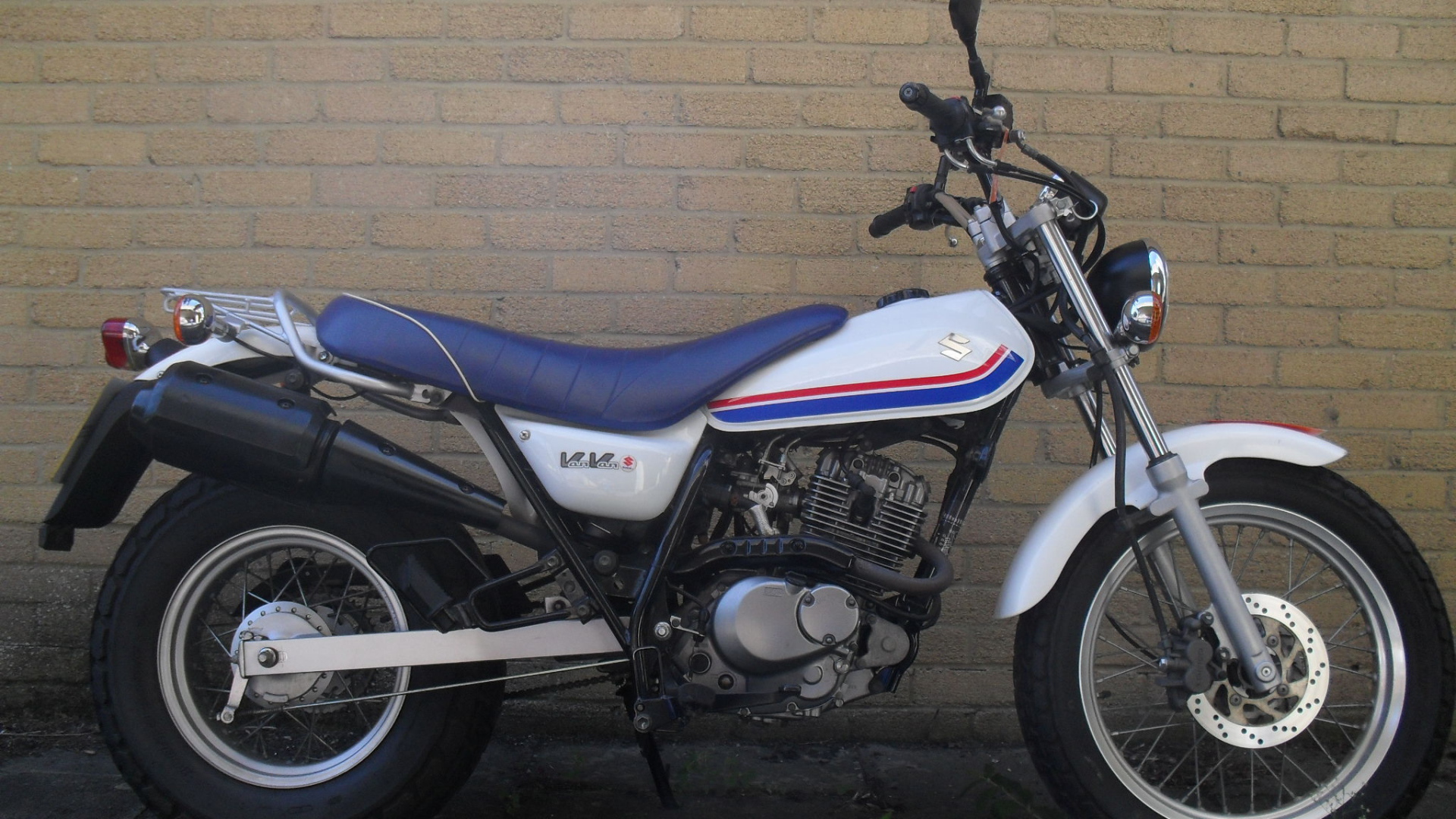 Популярный мотоцикл Suzuki RV 125