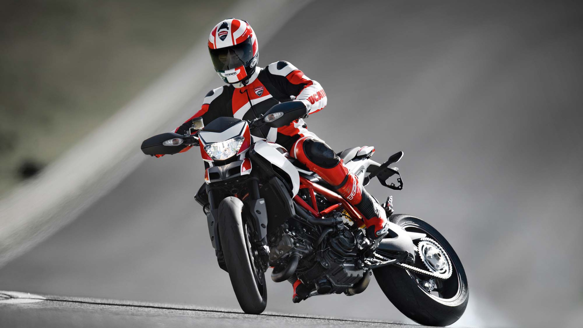 Тест-драйв мотоцикла Ducati Hypermotard