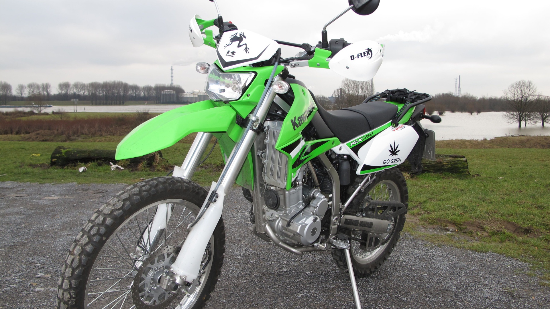 Невероятный мотоцикл Kawasaki KLX 250