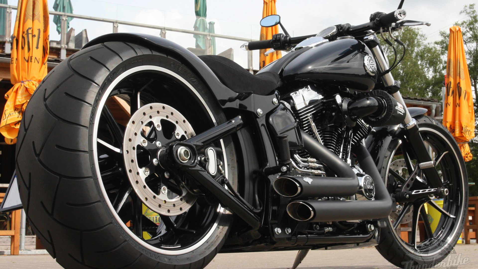 Невероятно быстрый мотоциклHarley-Davidson Softail Breakout