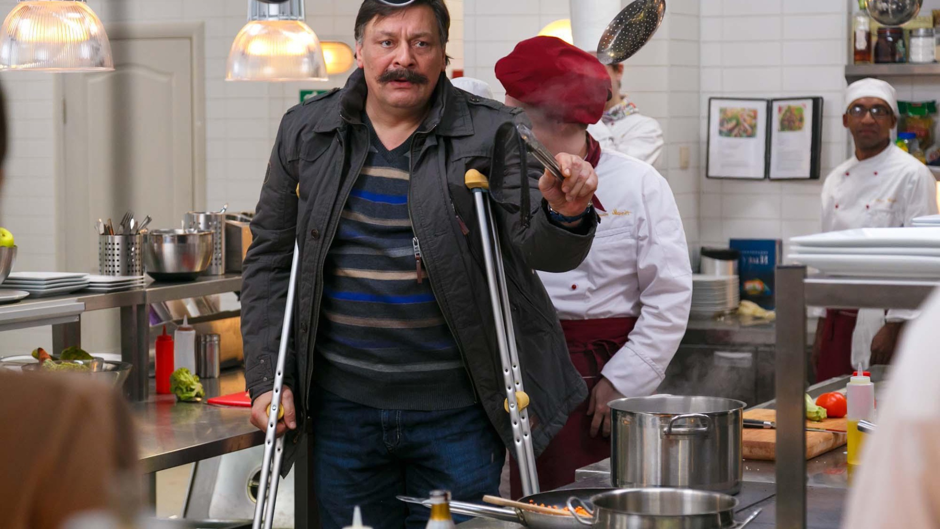Шеф-повар на костылях в сериале Кухня