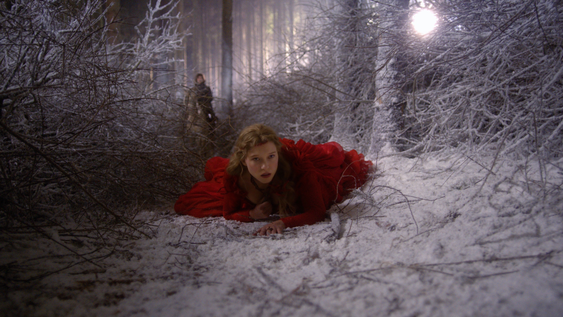 Момент из фильма Красавица и чудовище 2014