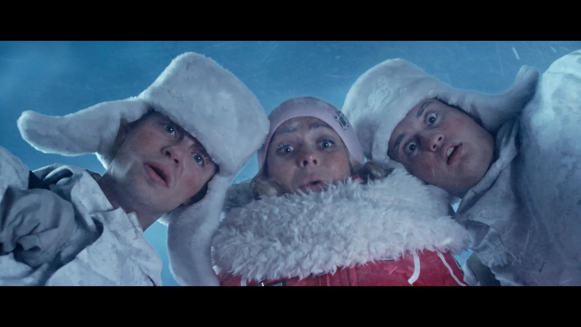 Момент из фильма Ёлки 3