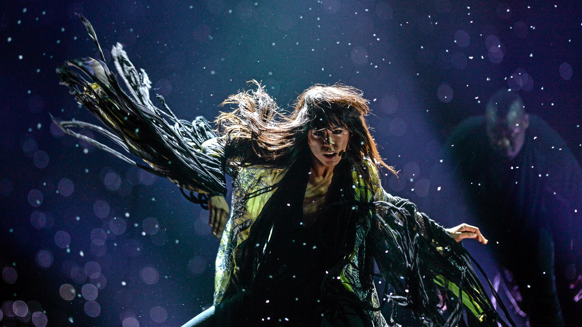 Loreen выступает с концертным номером