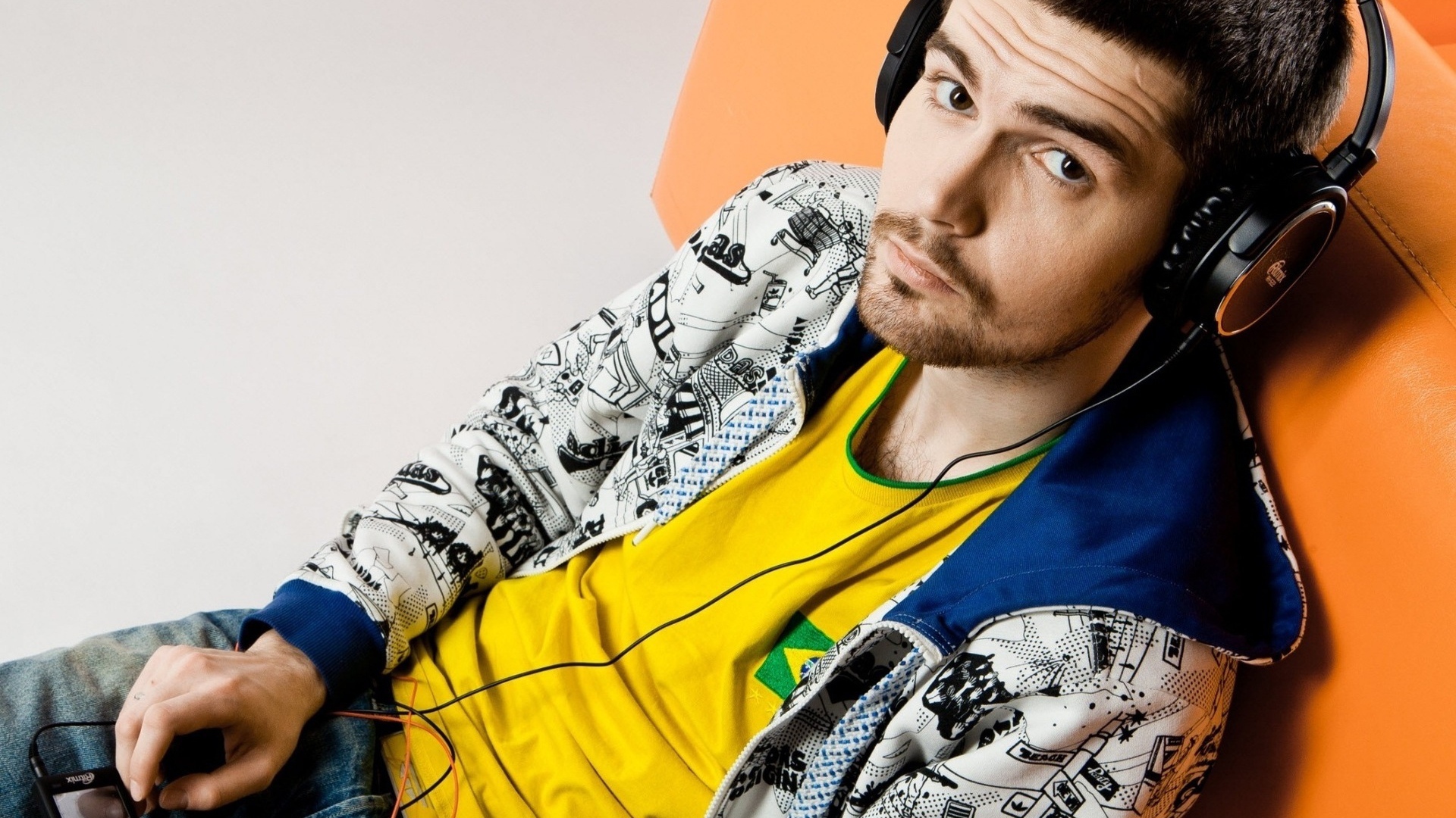 Noize MC в наушниках